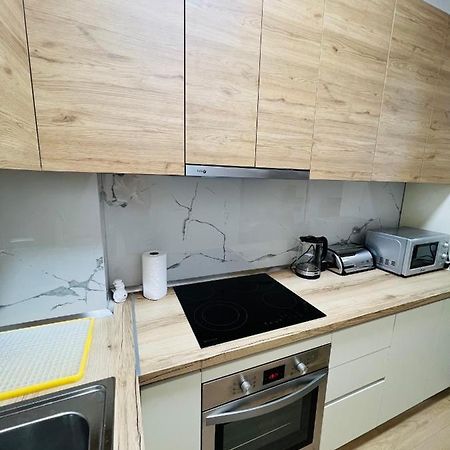 تيرانا Lovely Apartment, Free Parking المظهر الخارجي الصورة