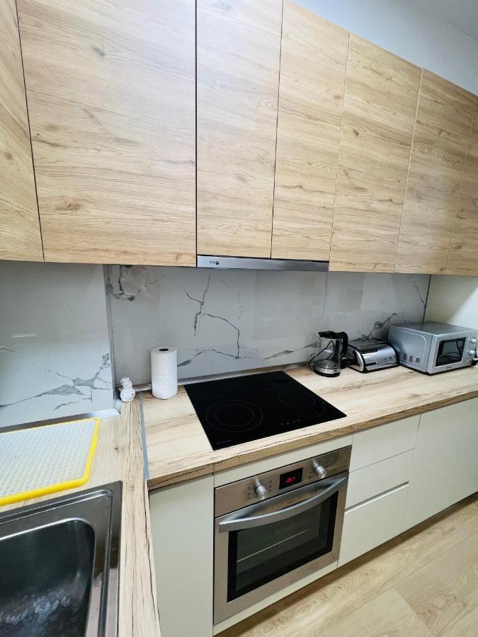 تيرانا Lovely Apartment, Free Parking المظهر الخارجي الصورة