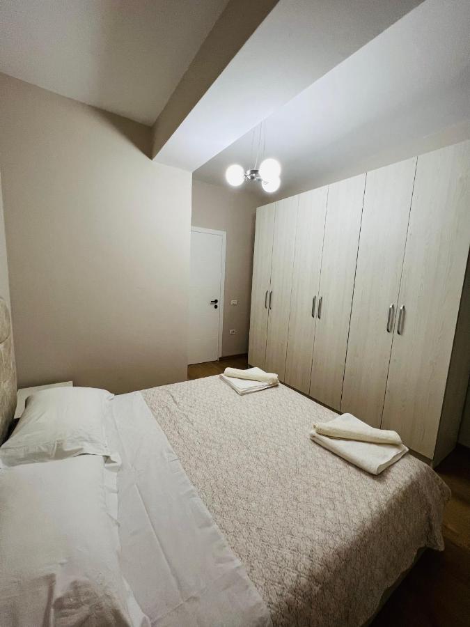تيرانا Lovely Apartment, Free Parking المظهر الخارجي الصورة
