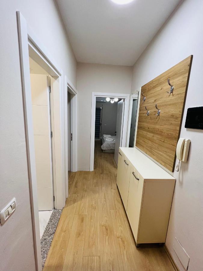 تيرانا Lovely Apartment, Free Parking المظهر الخارجي الصورة