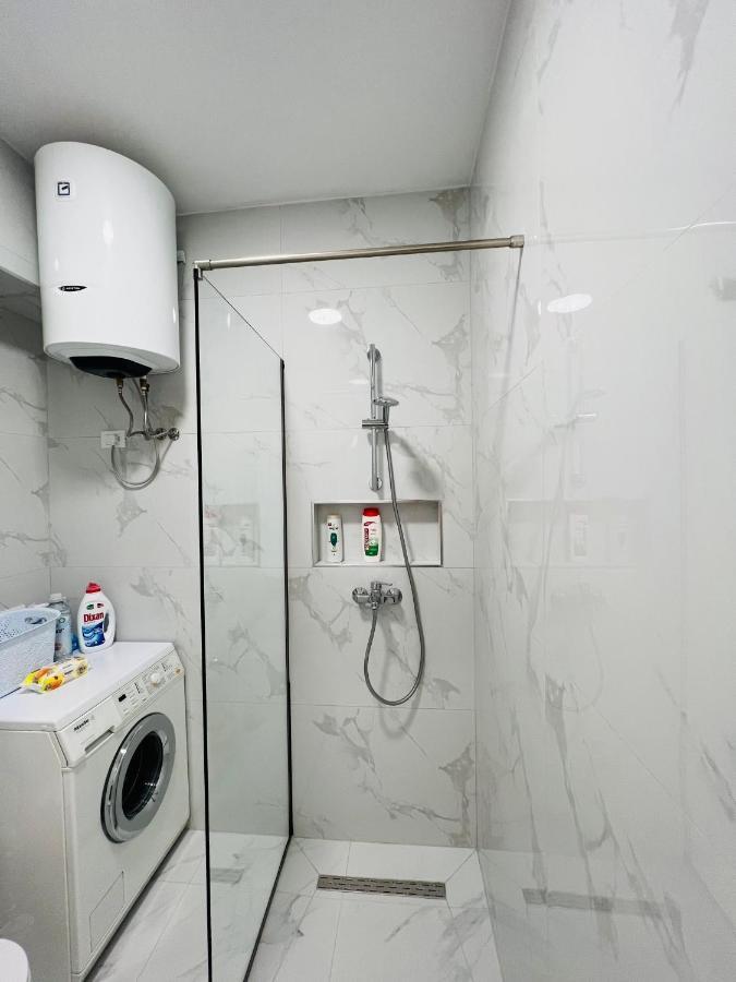 تيرانا Lovely Apartment, Free Parking المظهر الخارجي الصورة