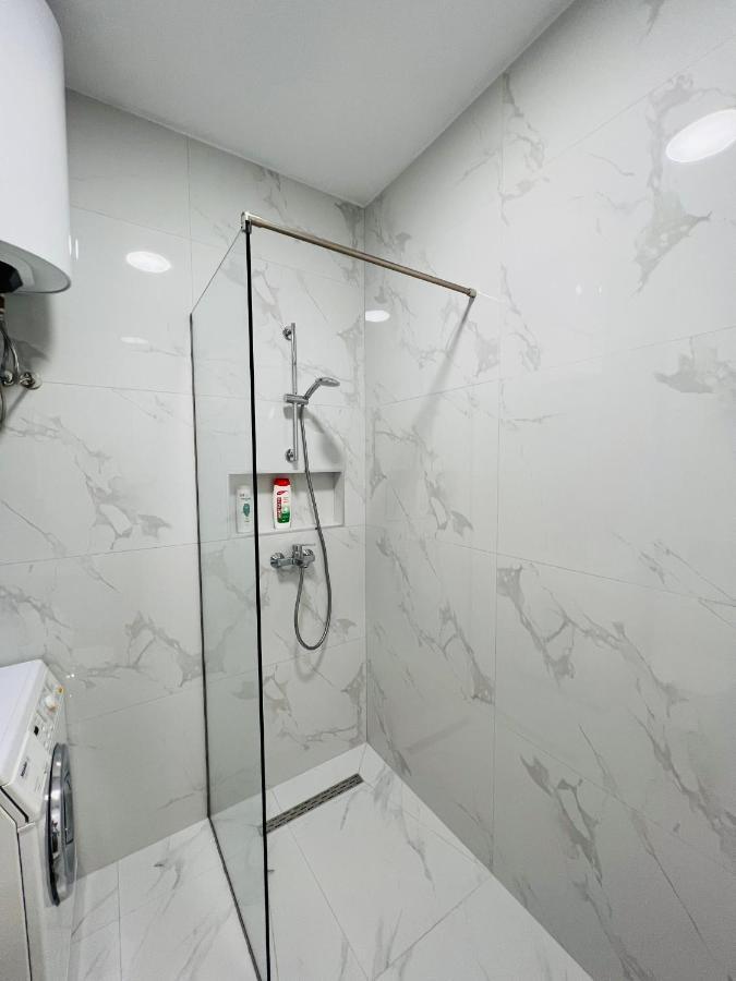 تيرانا Lovely Apartment, Free Parking المظهر الخارجي الصورة