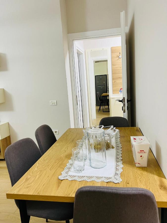 تيرانا Lovely Apartment, Free Parking المظهر الخارجي الصورة